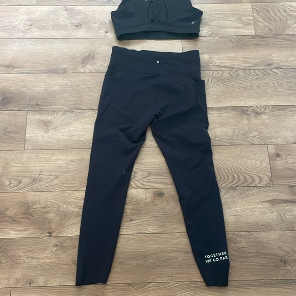 Peloton Bundle EUC both size Large - Picture 7 of 8